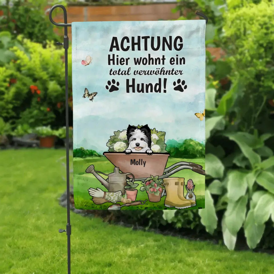 Personalisierte Gartenflagge - Achtung verwöhnte Haustiere