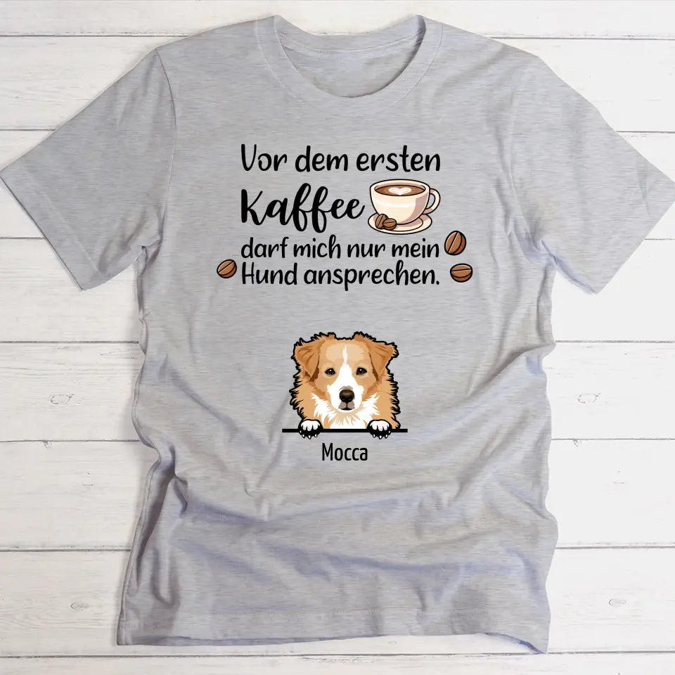 Erster Kaffee und Hunde - Individuelles T-Shirt