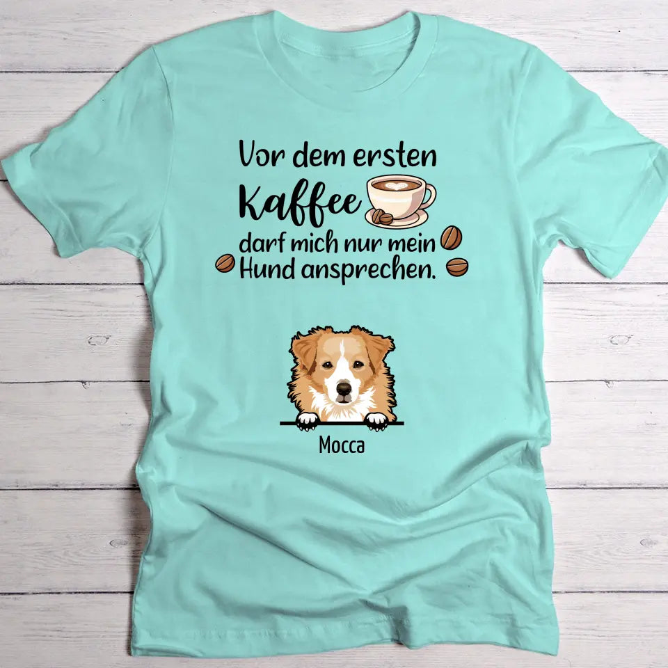 Erster Kaffee und Hunde - Individuelles T-Shirt