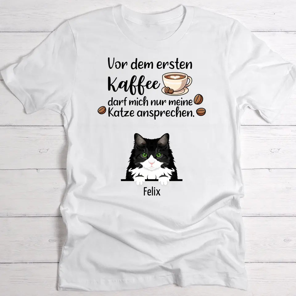 Erster Kaffee und Katzen - Individuelles T-Shirt