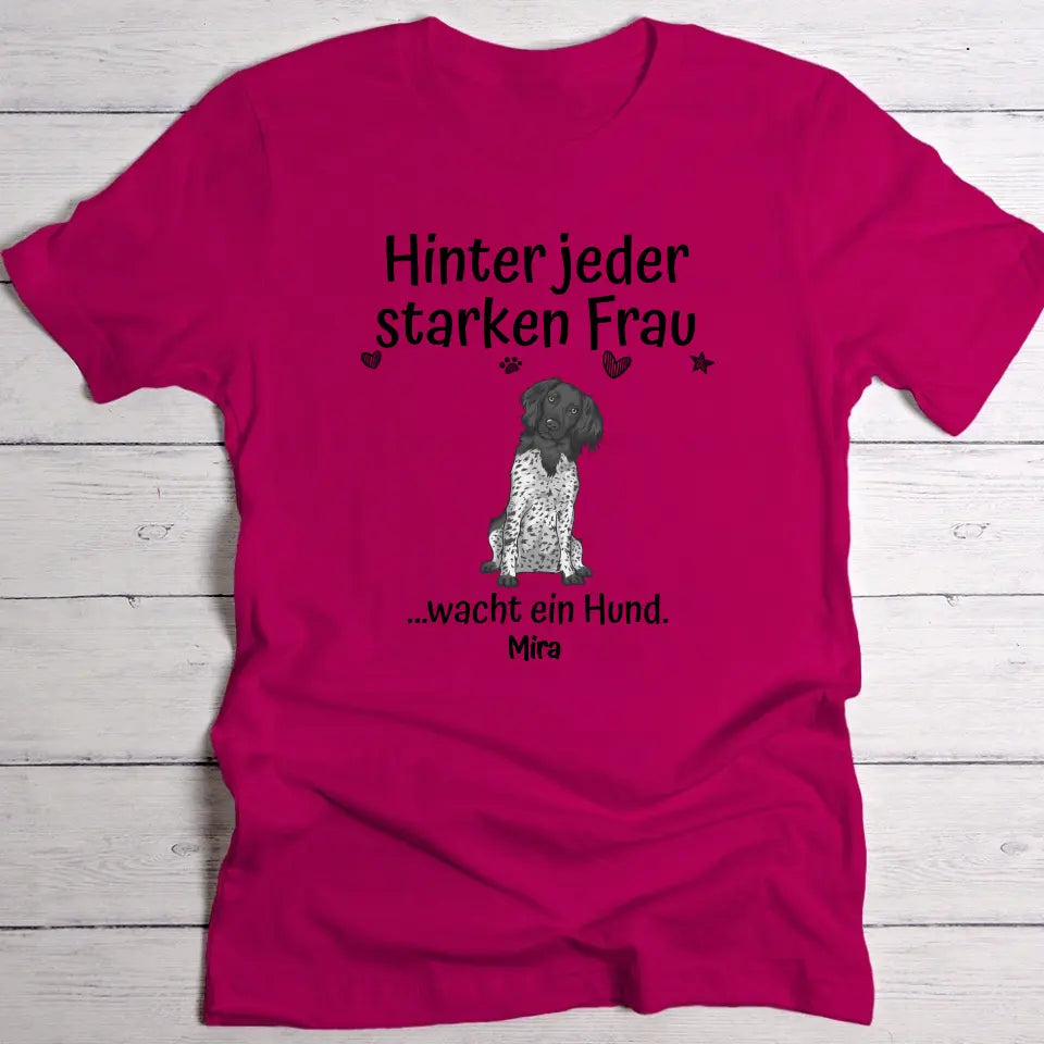 Hinter jeder starken Frau - Individuelles T-Shirt