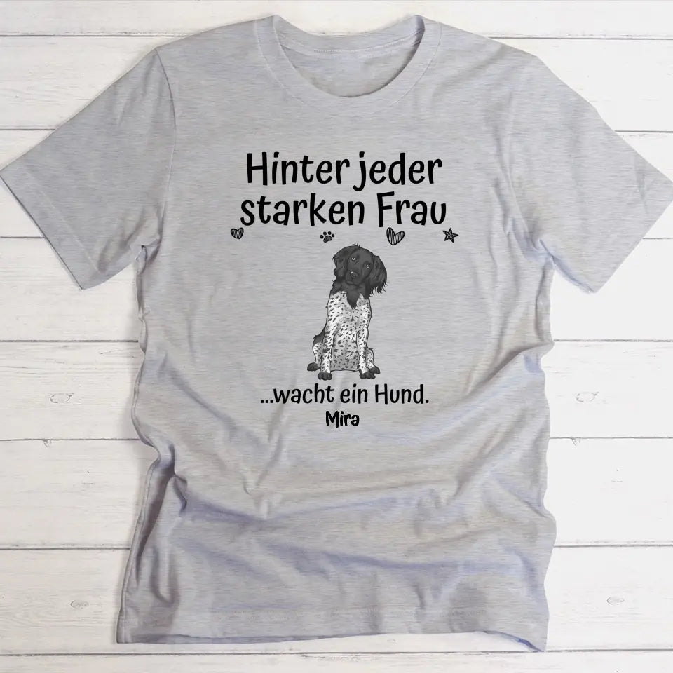 Hinter jeder starken Frau - Individuelles T-Shirt