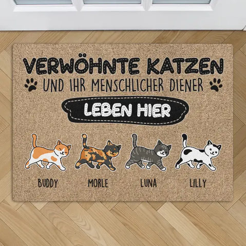 Verwöhnte Katzen - Individuelle Fußmatte - Featured Image