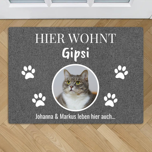 Personalisierte Fußmatte - Hier wohnt mit Katze