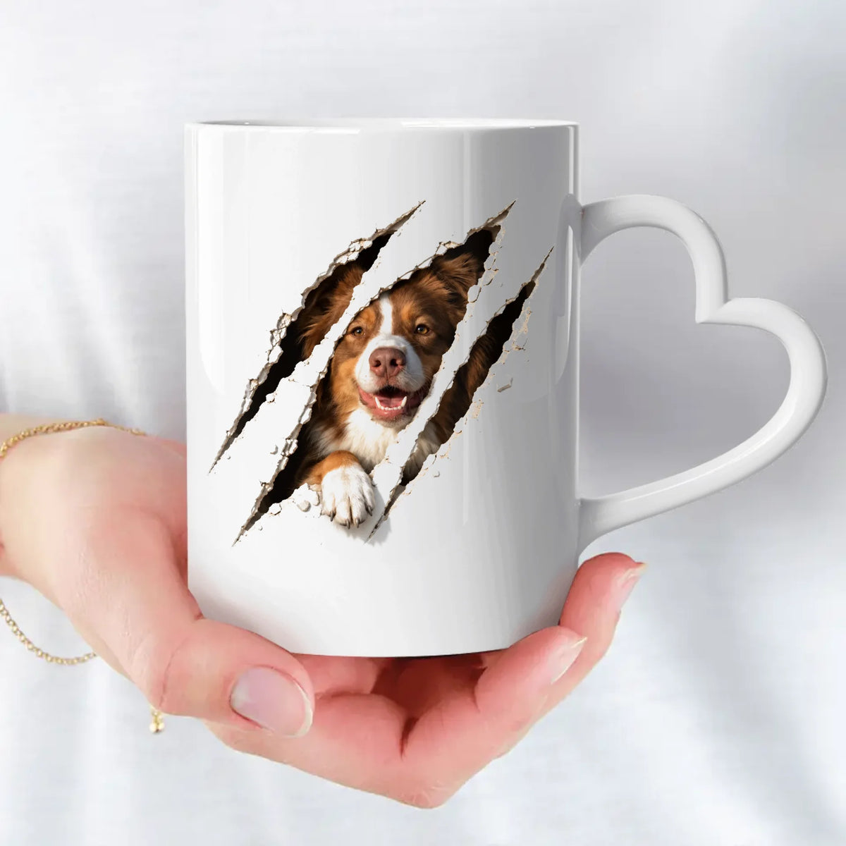 Personalisierte Tasse – Fotorealistisches Haustier mit Krallenspuren und einer Pfote über dem Kratzrand